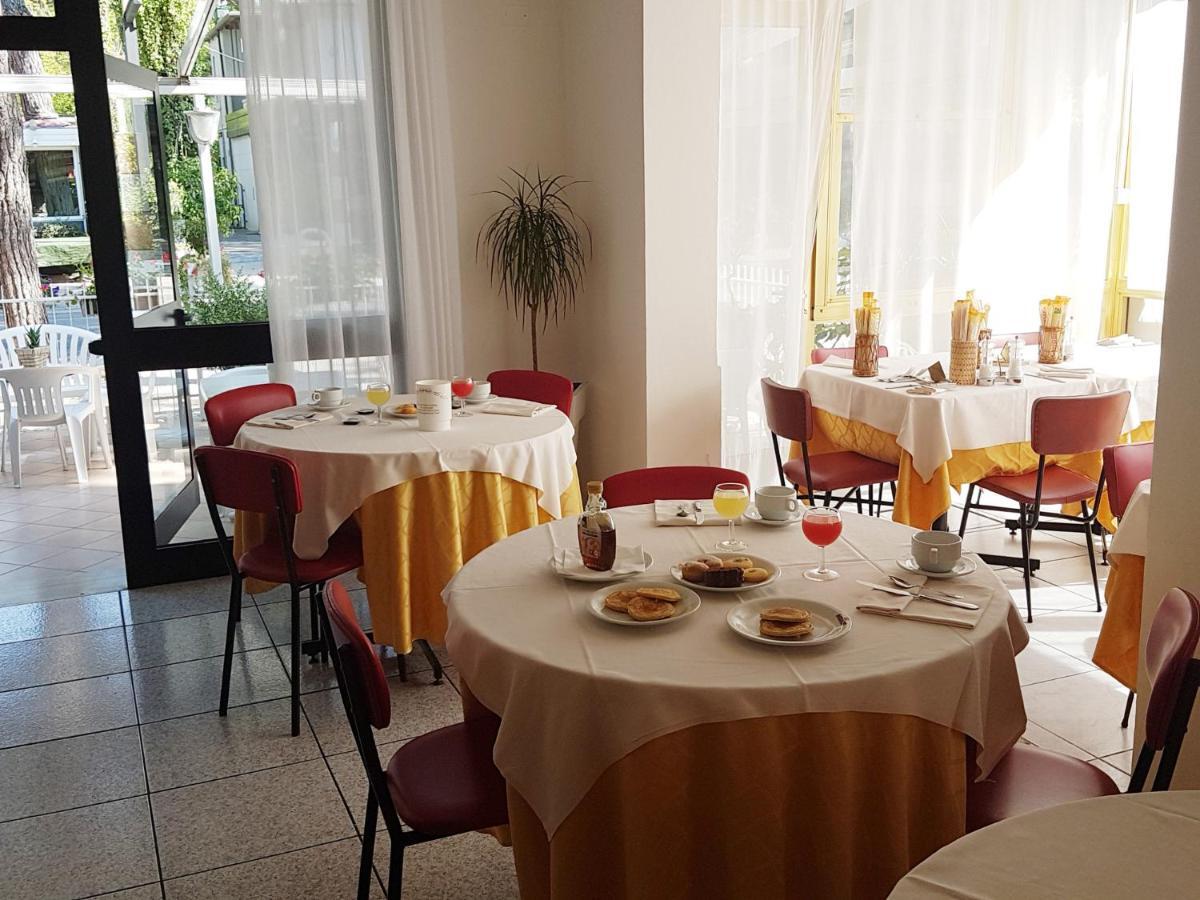 Hotel Meris Milano Marittima Zewnętrze zdjęcie
